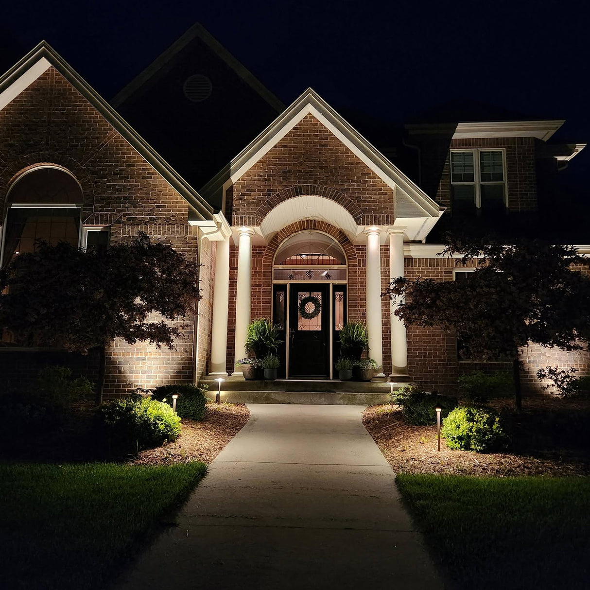 MALORY Essential 6-Light Low Voltage Brass Landscape Lighting Kit – 4 Spotlights + 2 Path Lights (MLR-K01)